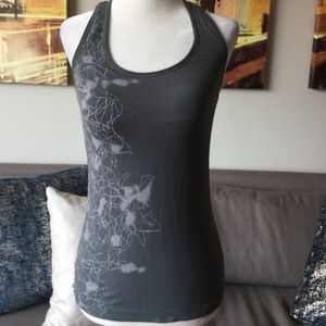 NUX Gray Seamless Compression Floral Tank Top L